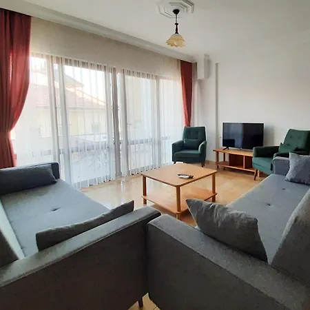 #481 - Spacious 3Br Duplex With Private Garden Apartament *