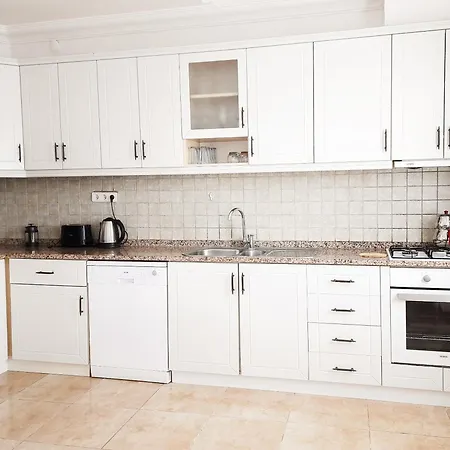 #481 - Spacious 3br Duplex With Private Garden Apartamento *