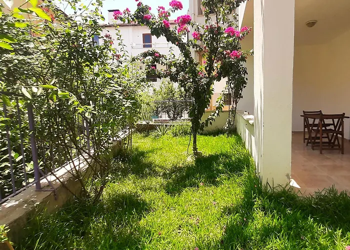 #481 - Spacious 3br Duplex With Private Garden *